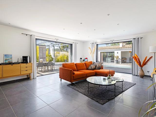Ventabren “L’Oppida” Villa exceptionnelle conçue par un. 192m² Ventabren