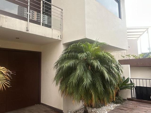 VENTA/RENTA DE CASA EN BOSQUE REAL HUIXQUILUCAN FRENTE A CENTRAL PARK