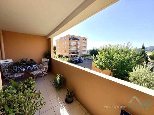 Vente T3 Traversant Sud Nord Hyeres Avec Parking 70m² Hyères