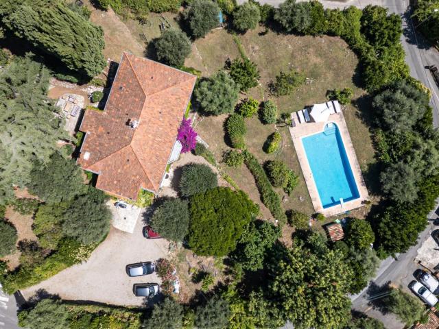Vente Vence Maison Individuelle 213m2 Terrain Piscine. 213m² Vence