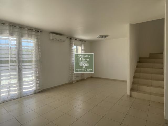 Vente Villa 4 pièces 80 m2 Saint Etienne du Grès