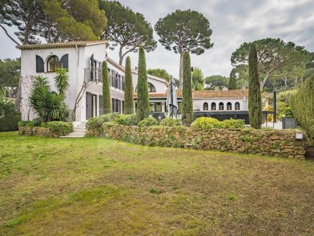 Vente villa 5 Pièce s 208m² Cap d'Antibes