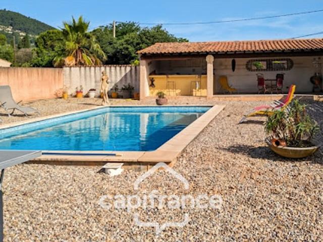 Vente Villa 5 pièces 118 m2 Solliès Ville