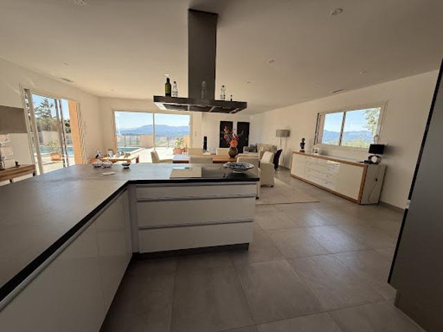 Vente Villa 5 pièces 162 m2 Carlencas et Levas