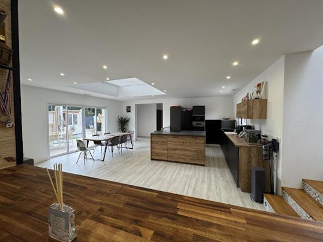 Vente Villa 5 pièces 167.96 m2 Pinet