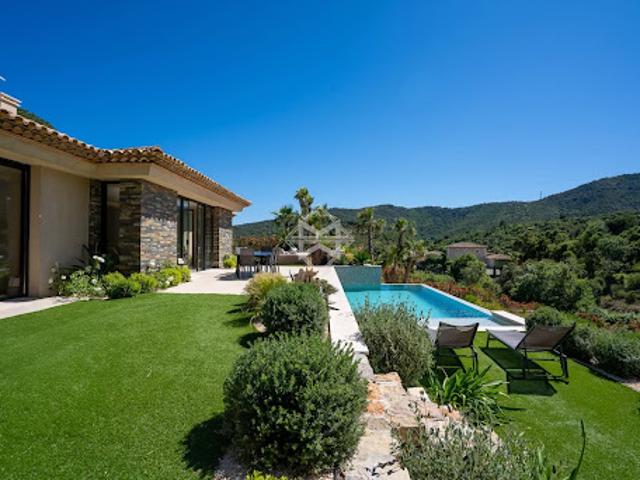 Vente Villa 5 pièces 173.7 m2 Plan de la Tour