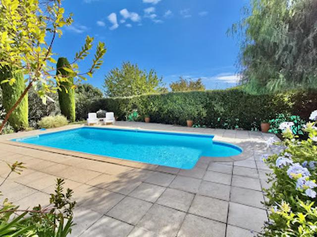 Vente Villa 6 pièces 137 m2 Saint Geniès de Fontedit