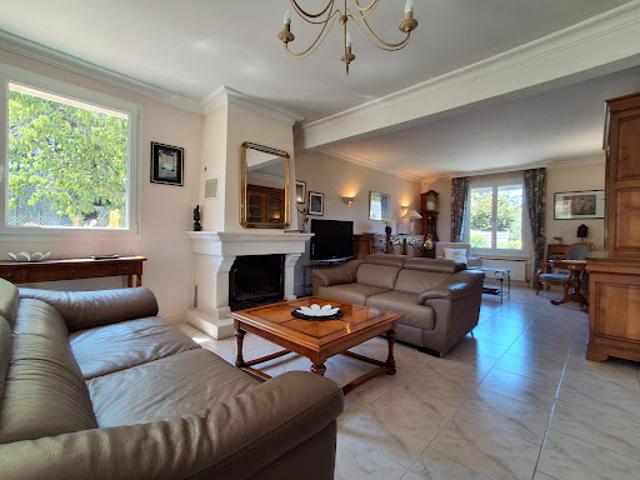 Vente Villa 6 pièces 165.69 m2 Saint Père Marc en Poulet