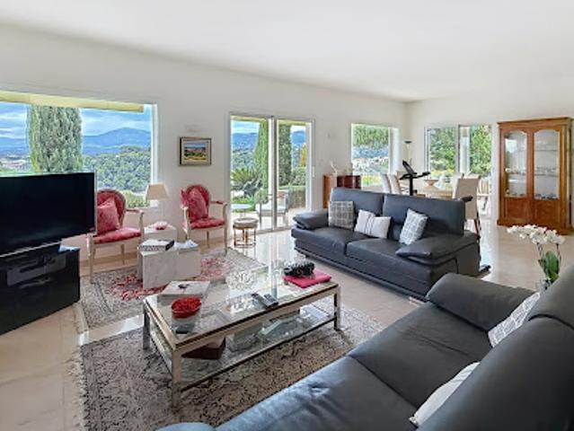 Vente Villa 6 pièces 171.7 m2 Saint Laurent du Var