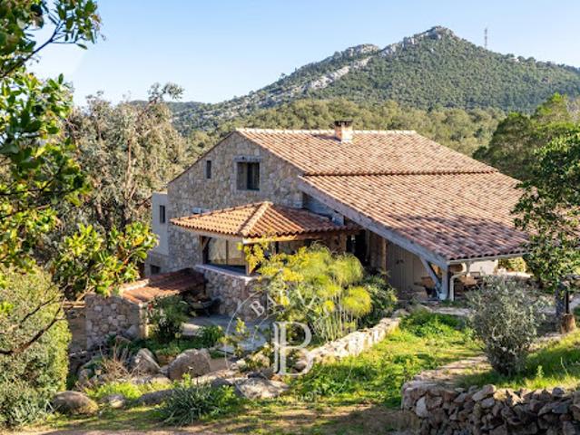 Vente Villa 6 pièces 180 m2 Sainte lucie de porto vecchio