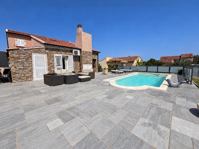 Vente Villa 6 pièces 187 m2 Biguglia