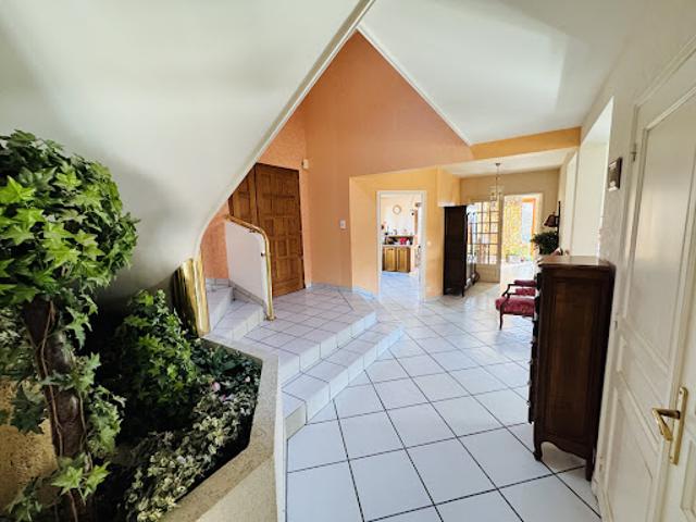 Vente Villa 6 pièces 221.71 m2 Thiers