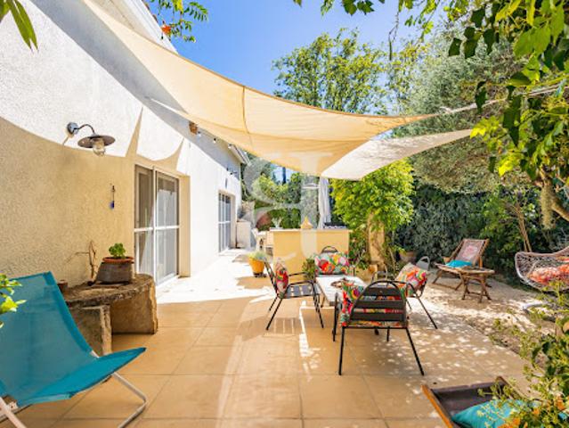 Vente Villa 6 pièces 235 m2 Saint Etienne du Grès