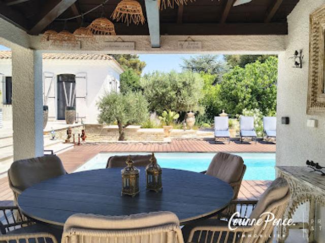 Vente Villa 6 pièces 240 m2 Nimes