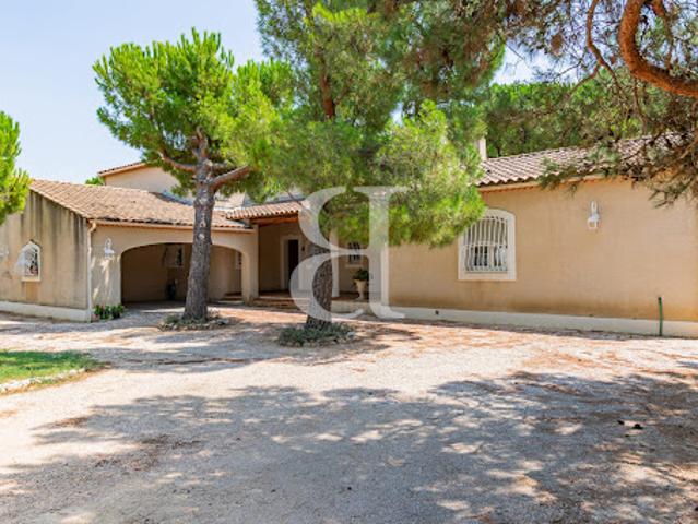 Vente Villa 6 pièces 242 m2 Saint Etienne du Grès