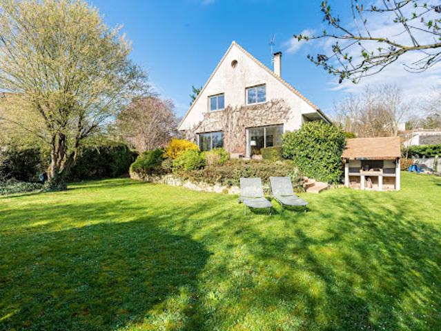 Vente Villa 7 pièces 180 m2 Le Mesnil le Roi