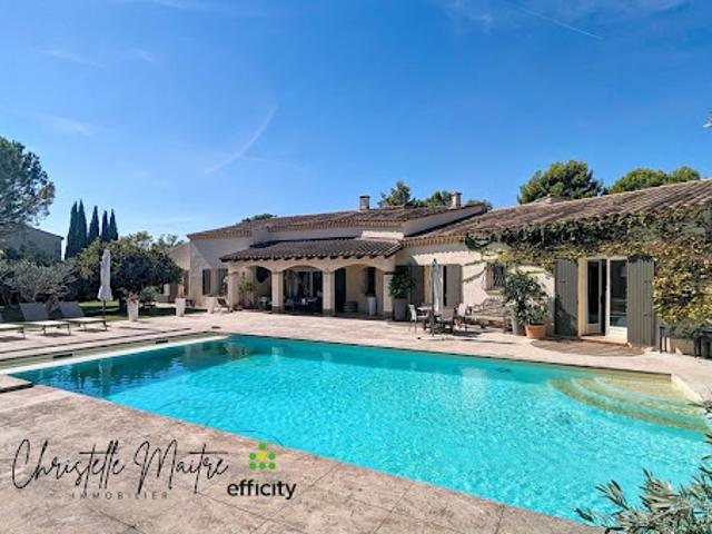 Vente Villa 7 pièces 220 m2 Arles