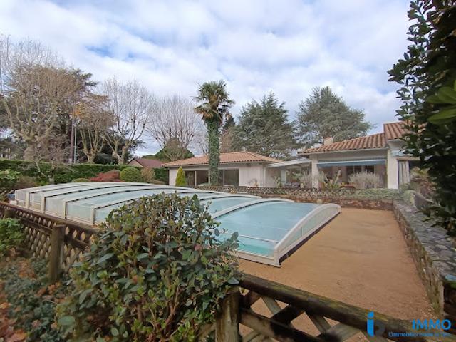 Vente Villa 7 pièces 230 m2 Mazamet