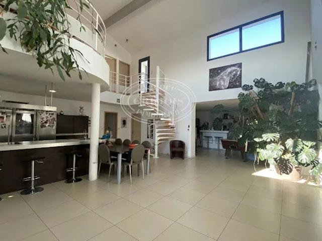 Vente Villa 7 pièces 253 m2 Castelginest