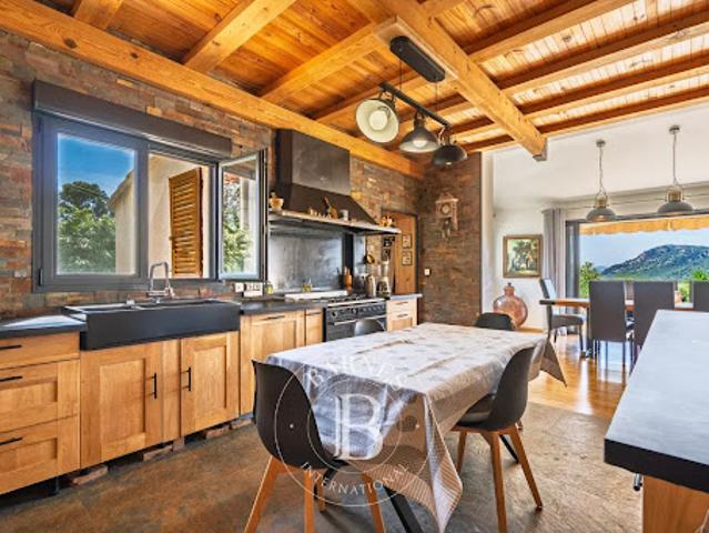 Vente Villa 7 pièces 261 m2 Patrimonio