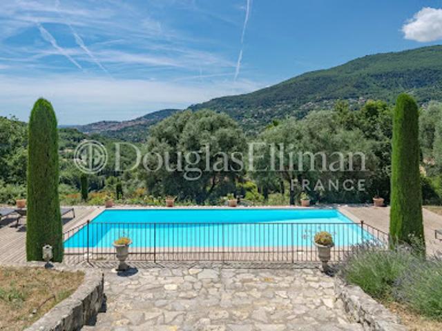 Vente Villa 7 pièces 284 m2 Châteauneuf Grasse