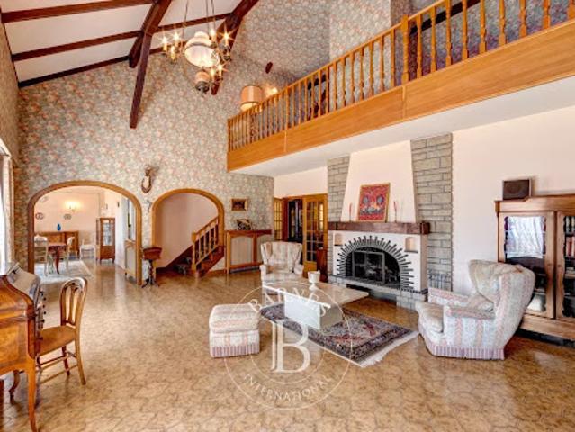 Vente Villa 7 pièces 303.84 m2 Divonne les Bains