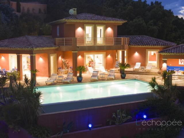Vente Villa 7 pièces avec magnifique vue mer panoramique à S. 270m² Sainte Maxime
