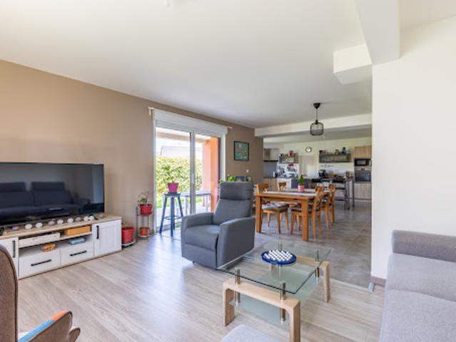 Vente Villa 8 pièces 193.48 m2 Saint Pierre la Cour