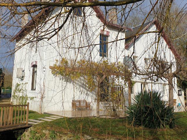 Vente Villa 8 pièces 200 m2 Brioux sur Boutonne