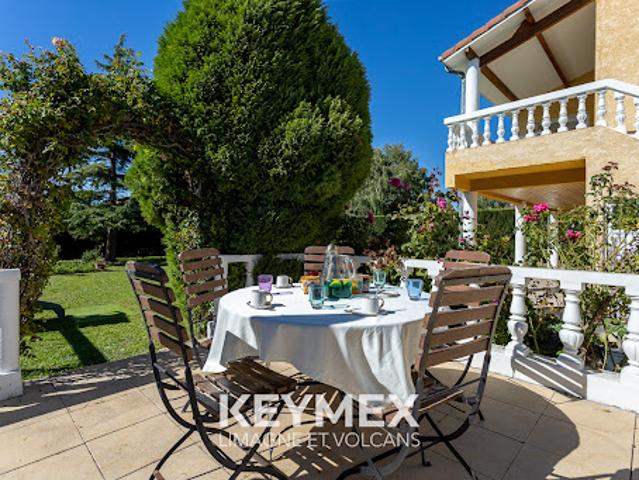 Vente Villa 8 pièces 213 m2 Riom
