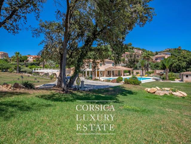 Vente Villa 8 pièces 307 m2 Alata
