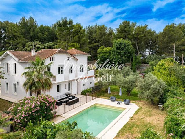 Vente Villa 9 pièces 245.17 m2 Marseille 12ème
