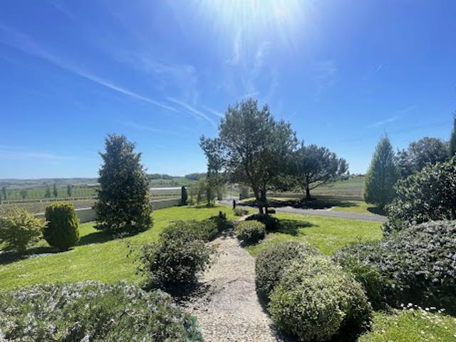 Vente Villa 9 pièces 290 m2 Barbezieux Saint Hilaire