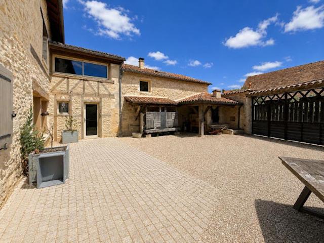 Vente Villa 10 pièces 235 m2 Savignac les Eglises