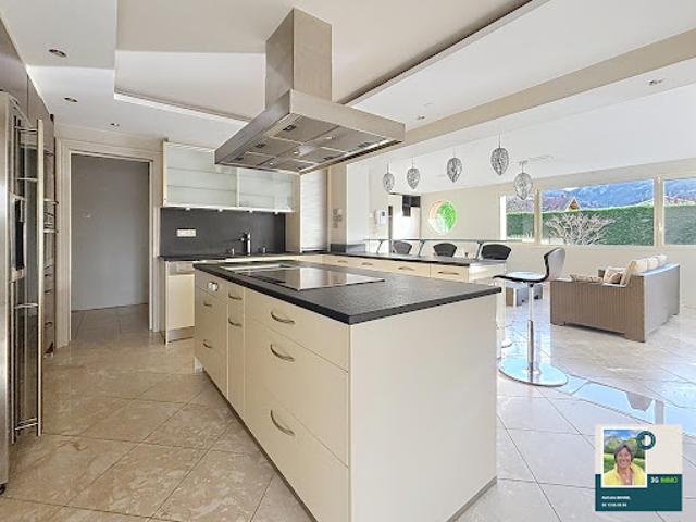 Vente Villa 10 pièces 250 m2 Saint Pierre en Faucigny