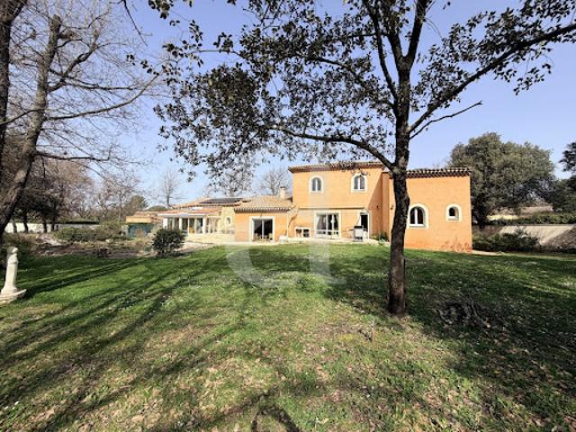 Vente Villa 11 pièces 250 m2 Venasque