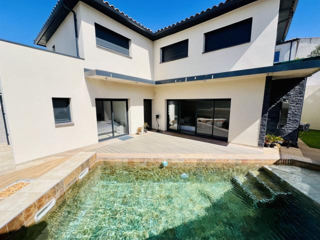 Vente villa T5 contemporaine garage piscine 142m² Gignac