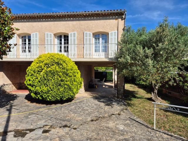 Vente Villa T5 Cuers 121 m² hab. 195 m² au sol Terrain 598 m² piscinable