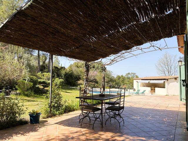 Vente villa T5 plain pied avec piscine et grand terrain
