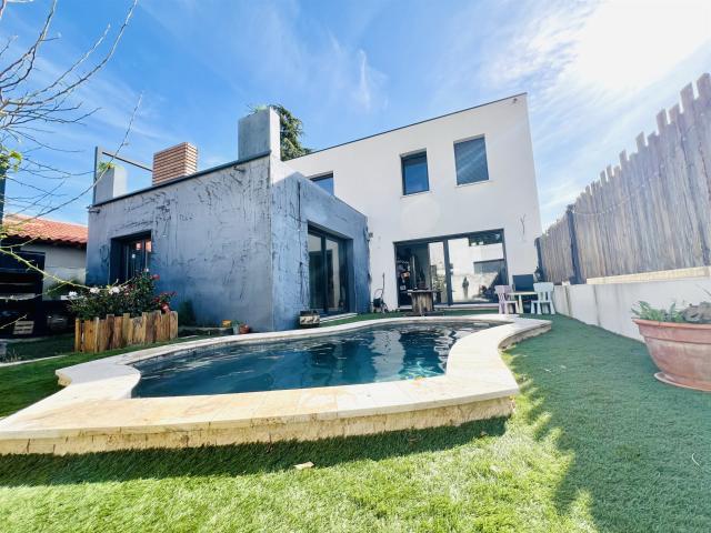 Vente villa T6 avec piscine et garage 188m² Gignac
