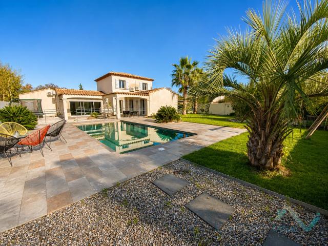 Vente Villa T6 Avec Piscine La Crau Dans Secteur Calme 152m² La Crau