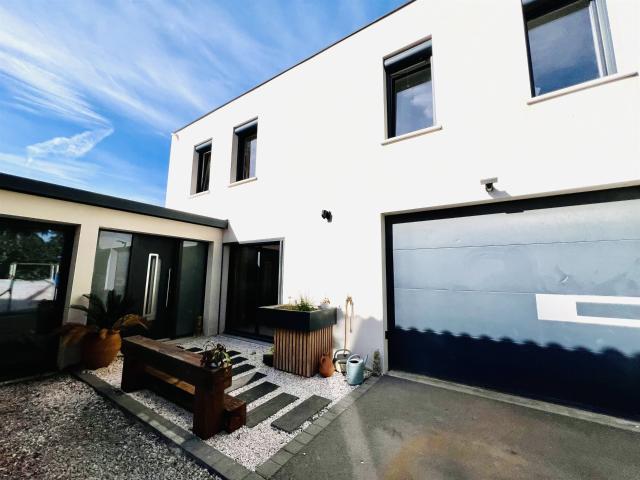 Vente villa T6 local professionnel garage piscine 294m² Gignac
