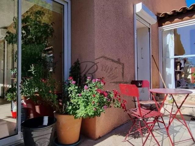 Vente villa avec vue et dépendances, 84120 La Bastidonne