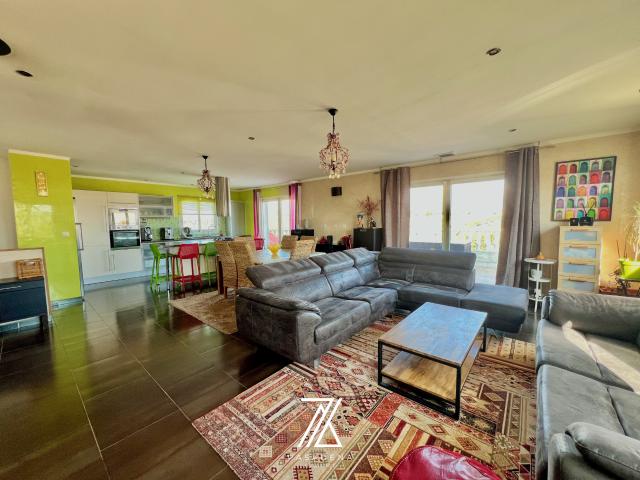 Vente Villa / Maison T5 Contemporaine avec Piscine et Triple Terrasse Juvignac / Montpellier