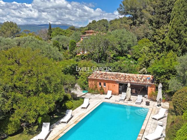 Vente villa. Propriété familiale. Cote d'Azur. Mougins Mou. 800m² Mouans Sartoux