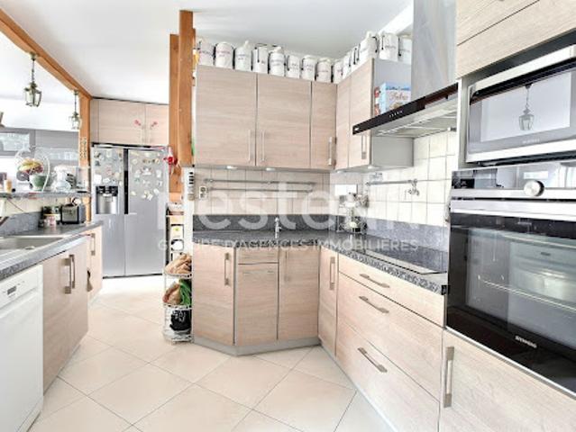 Vente Appartement 4 pièces 76.54 m2 Courbevoie