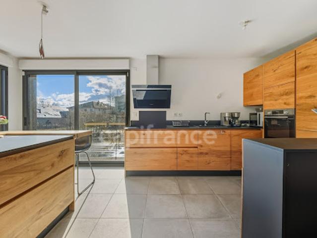 Vente Appartement 4 pièces 77 m2 Divonne les Bains