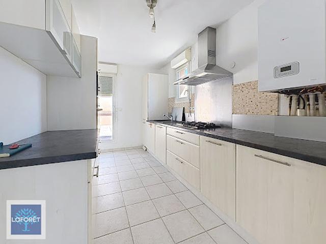 Vente Appartement 4 pièces 93 m2 Lambesc