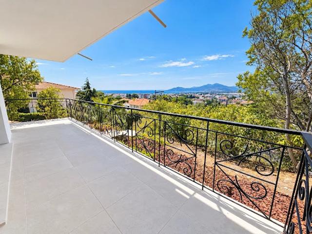 Vente Appartement 4 pièces 96 m2 Cannes la bocca