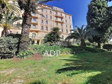 Grasse, Alpes-Maritimes - Cave, Balcon